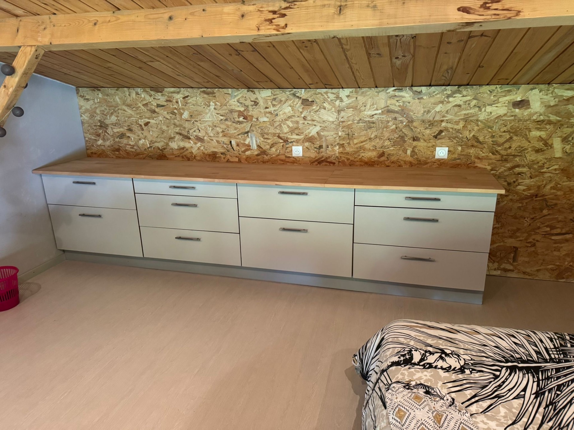 Meuble bas sur mesure sous combles