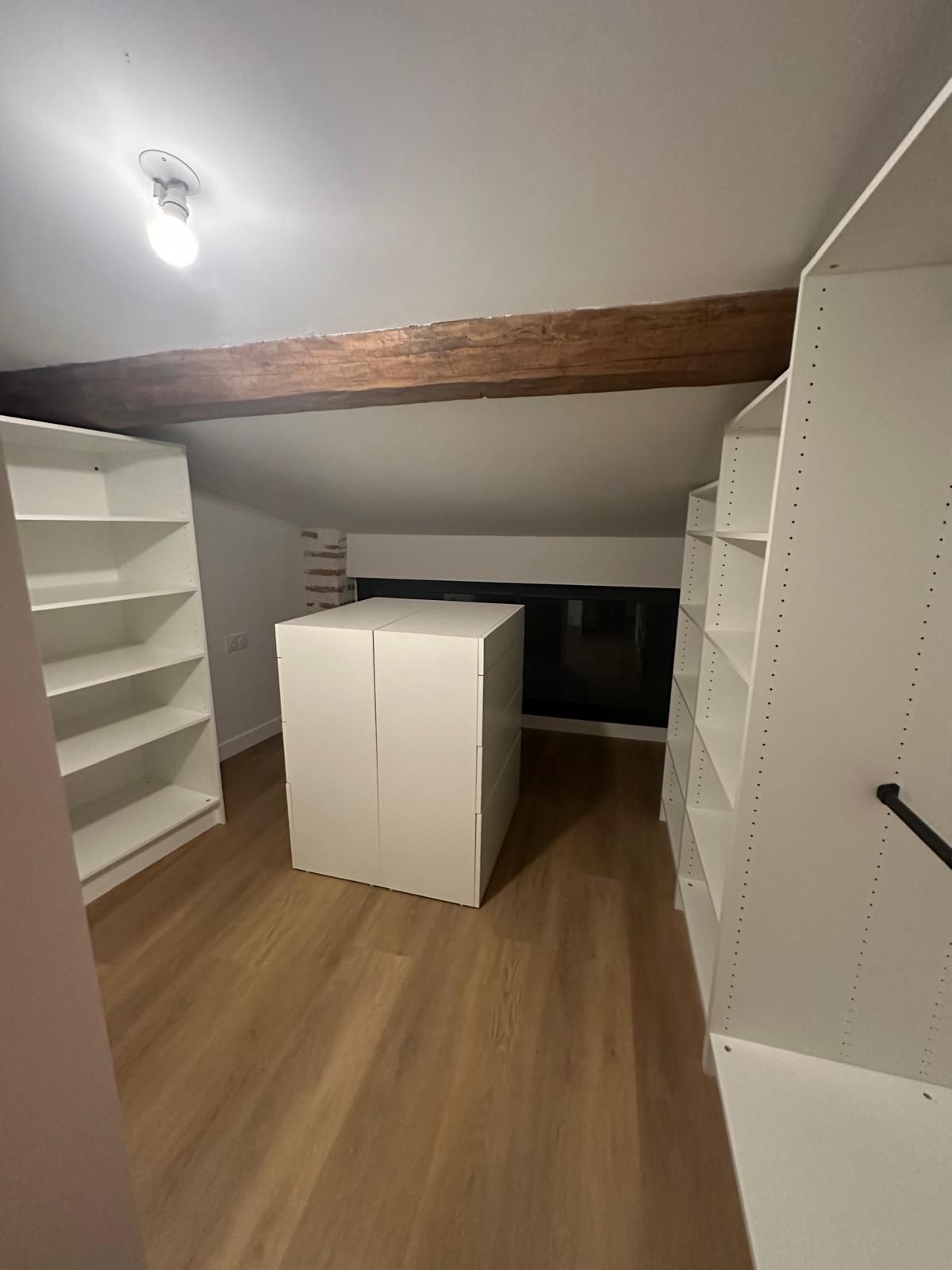 Dressing combles — îlot rangement
