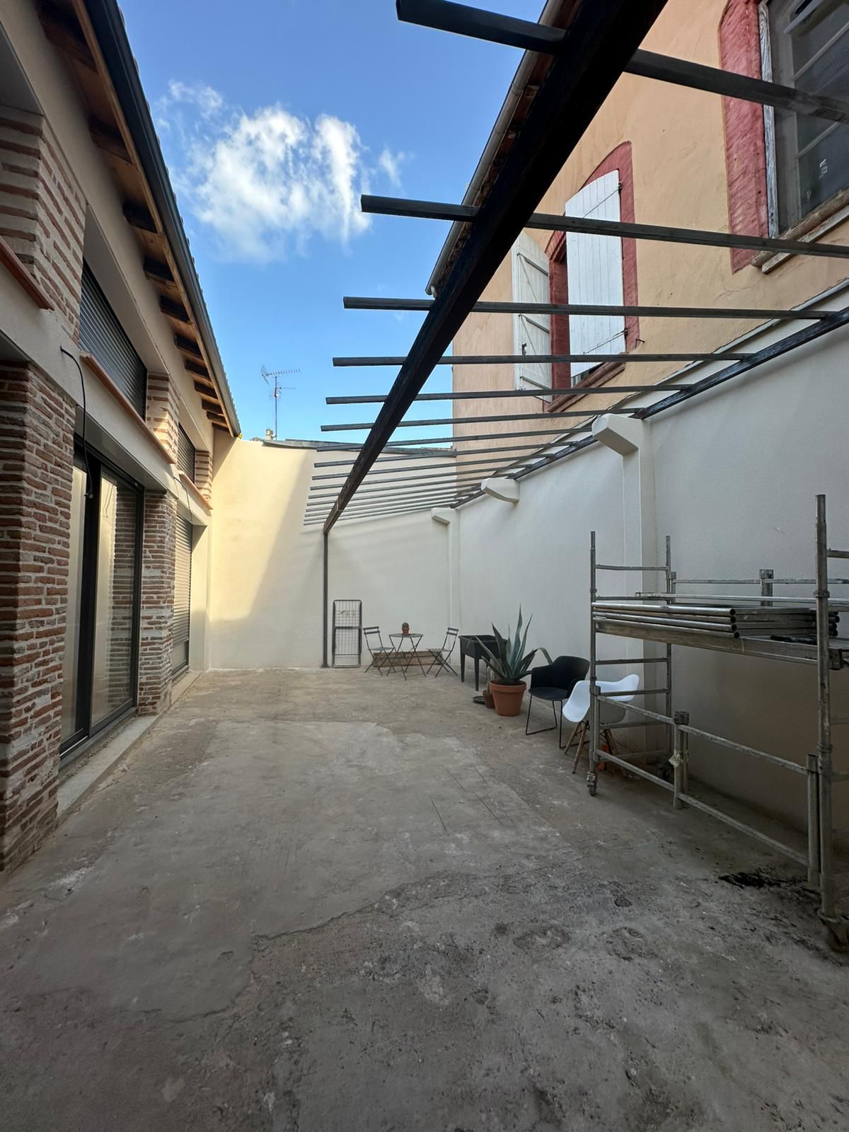 Pergola métallique sur cour