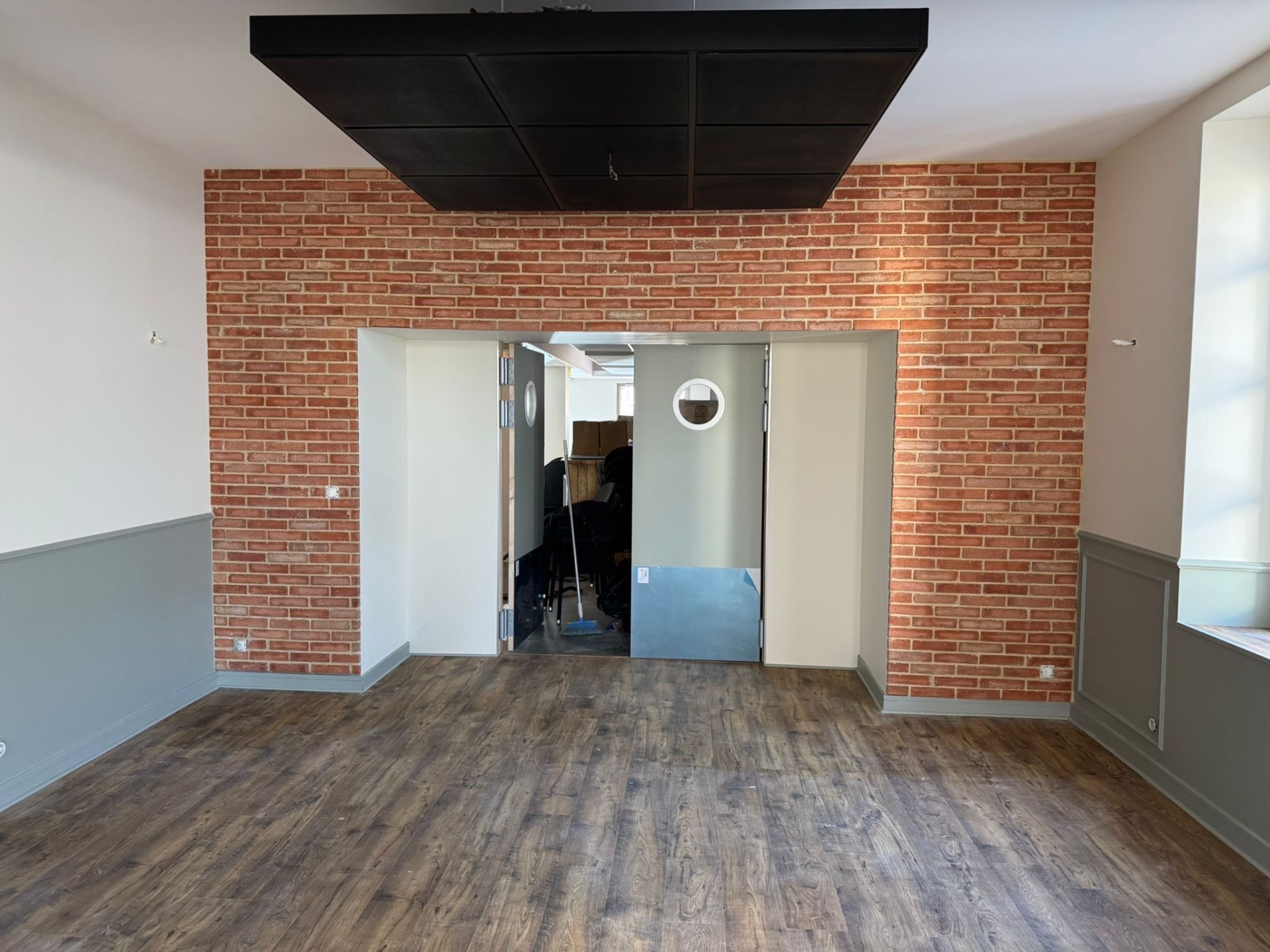 Mur briques & parquet