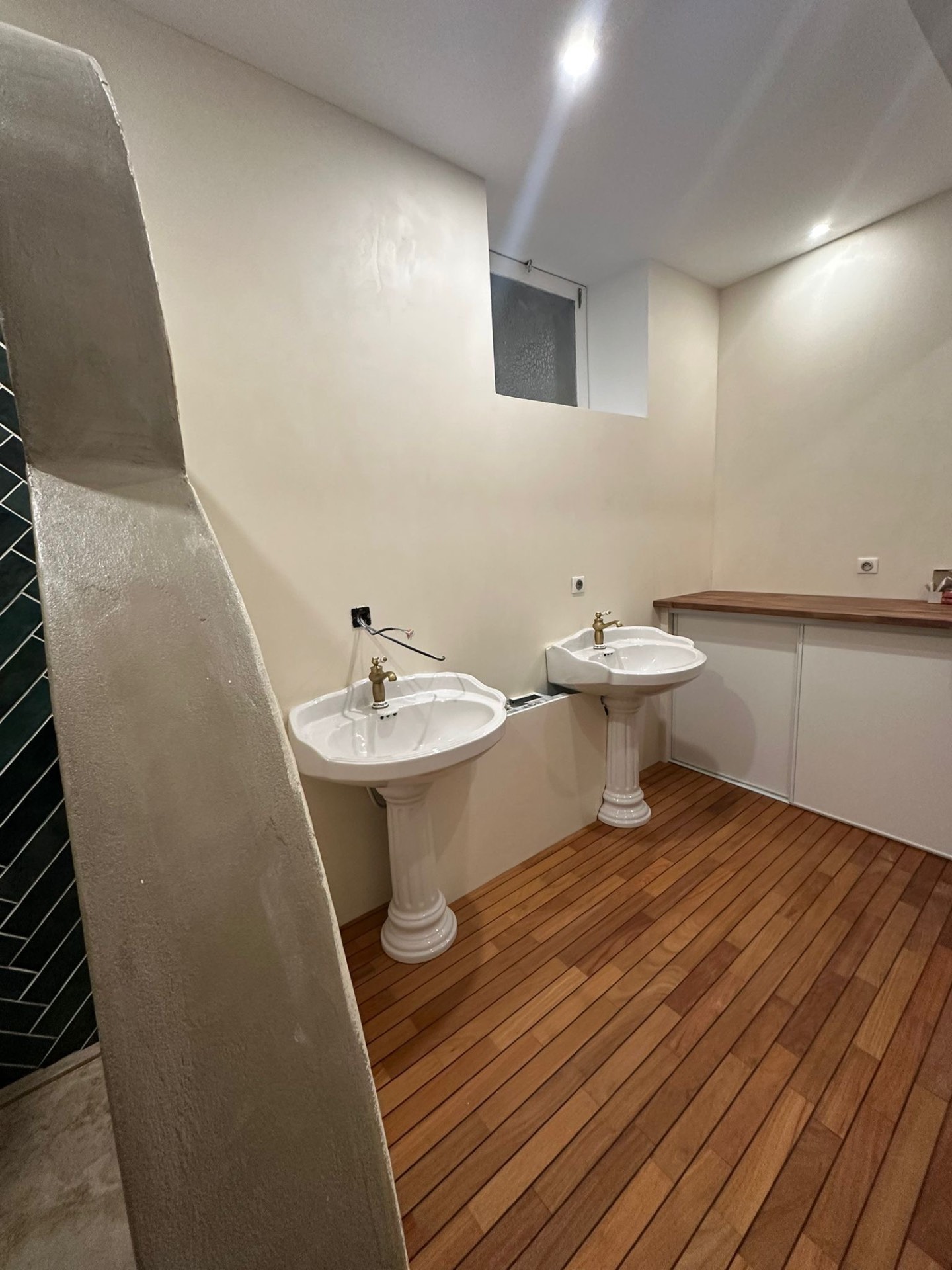 Salle d'eau parquet & béton ciré